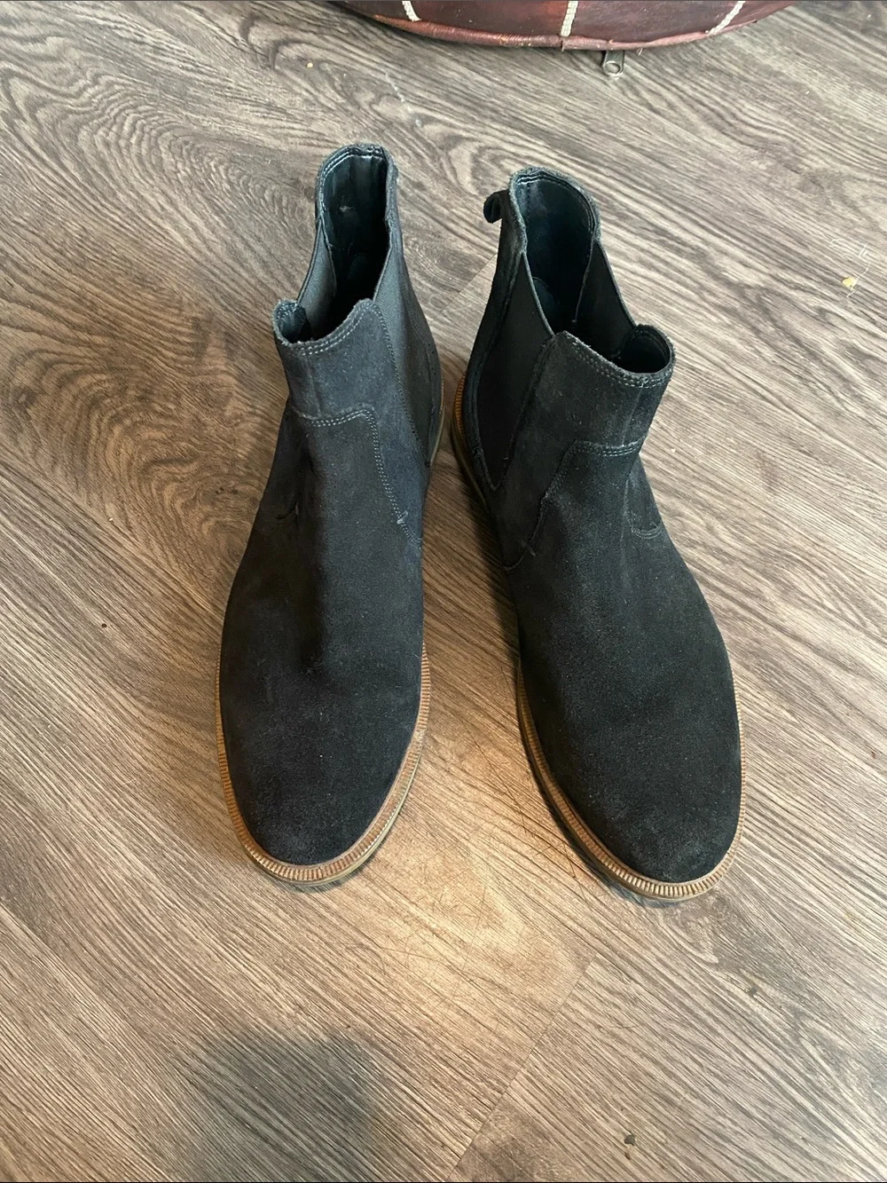 Clark’s Men's Black Suede Chelsea Boots - Classic Slip-On Style